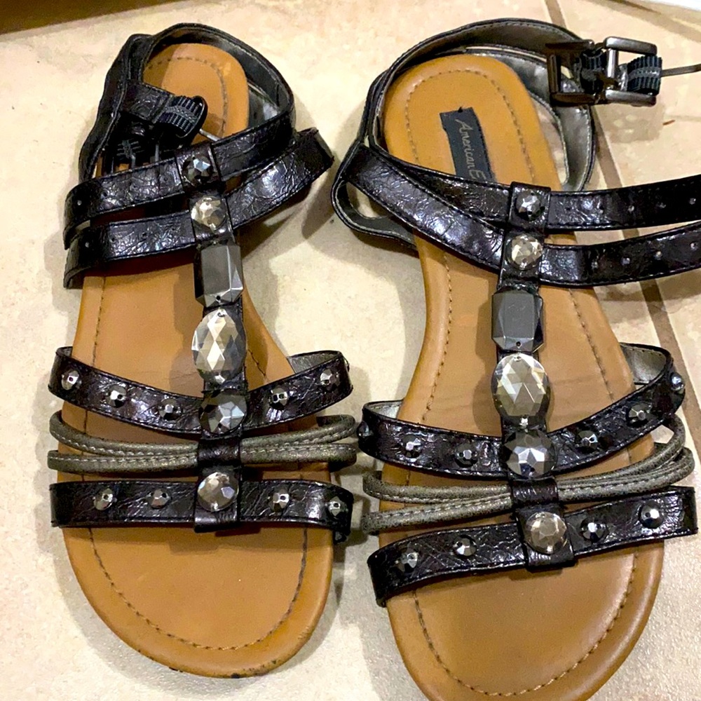 Brown sandals size 6